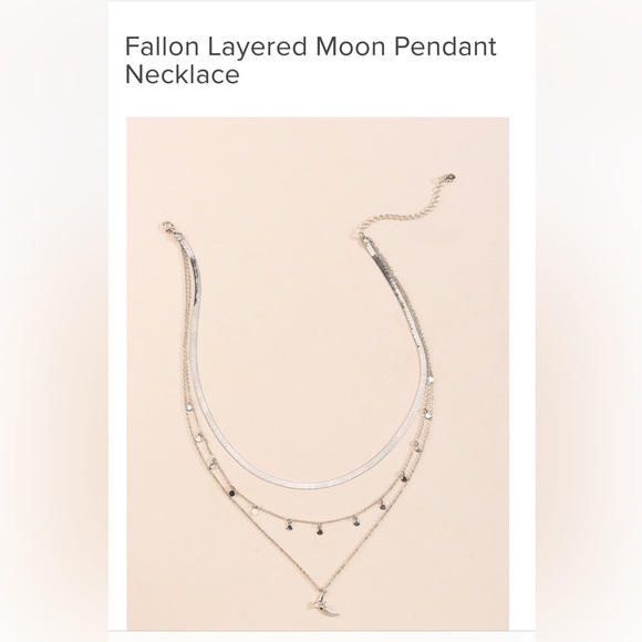 NWT Francesca’s Collection Fallon Layered Moon Pendant Necklace - Picture 2 of 8